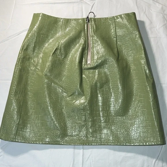 Princess Polly Faux Leather Mini Sage Green Skirt - Picture 2 of 3
